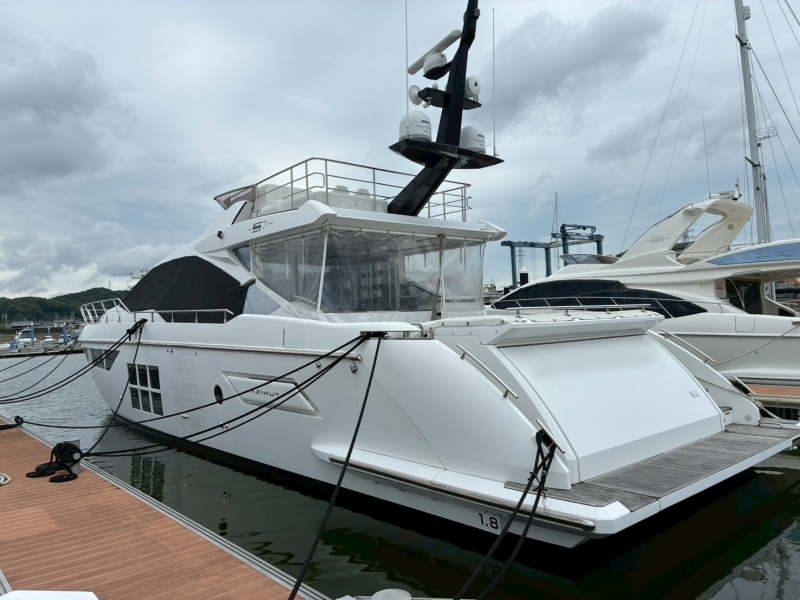 banner_093387-azimut-yachts-s7