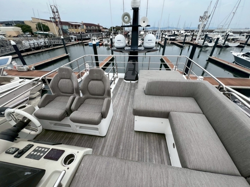 banner_093387-azimut-yachts-s7