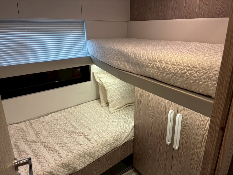 banner_093387-azimut-yachts-s7