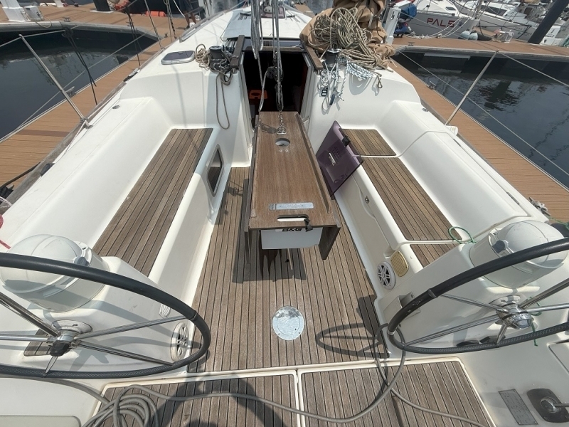 banner_093439-dufour-yachts-36