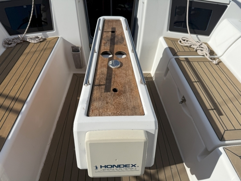 banner_093439-dufour-yachts-36