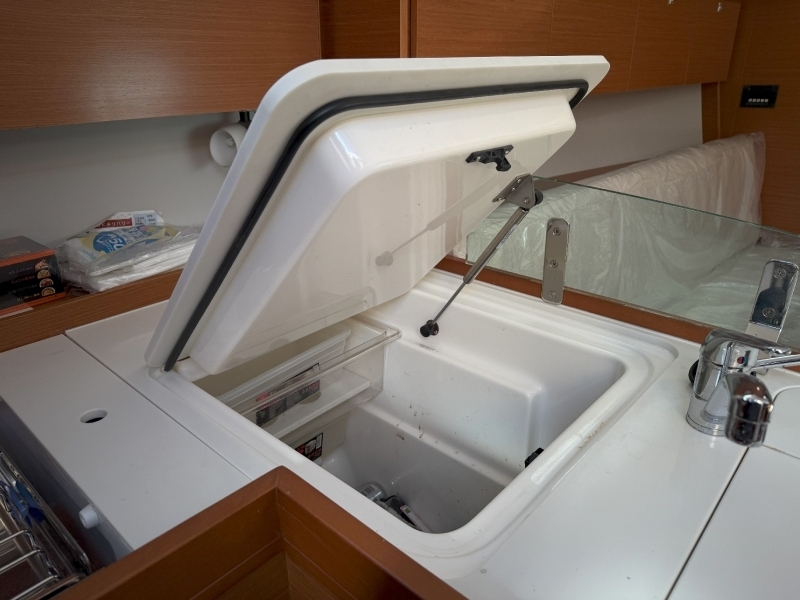 banner_093439-dufour-yachts-36