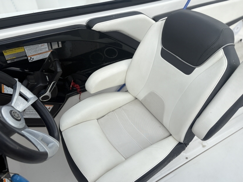 banner_093615-yamaha-ar240