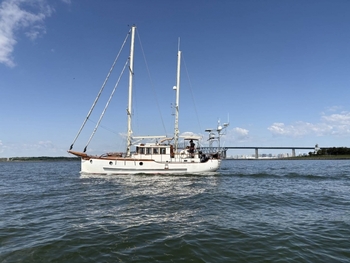 thumb_093715-king-yacht-gatsby-39