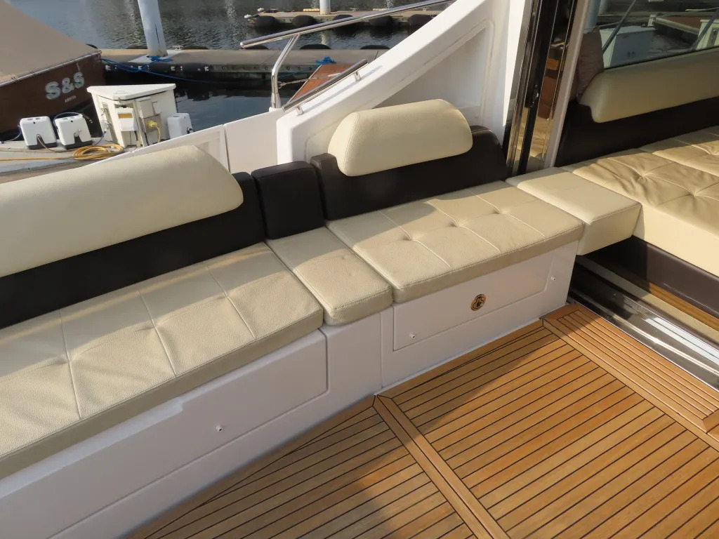 banner_074362-azimut-yachts-55s
