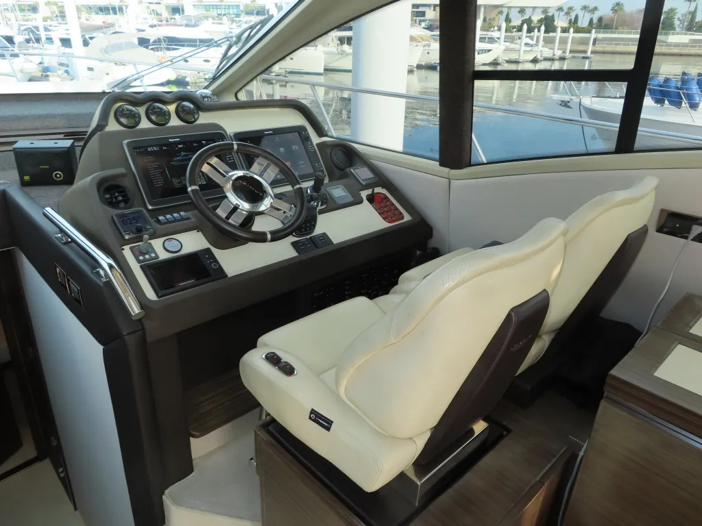 banner_074362-azimut-yachts-55s
