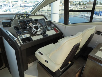 thumb_074362-azimut-yachts-55s