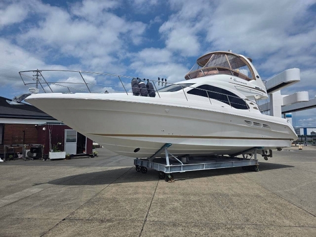 medium_094045-sea-ray-450-sedan-bridge