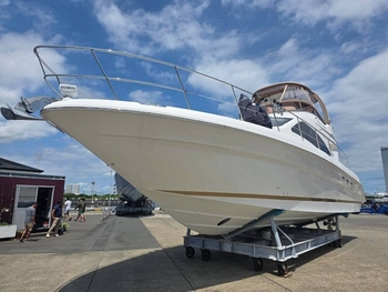 thumb_094045-sea-ray-450-sedan-bridge