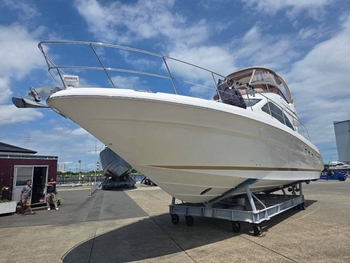 thumb_094045-sea-ray-450-sedan-bridge