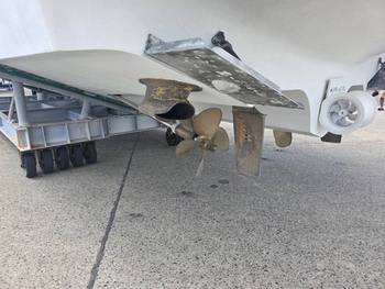 thumb_094045-sea-ray-450-sedan-bridge
