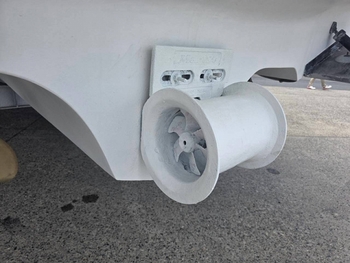 thumb_094045-sea-ray-450-sedan-bridge