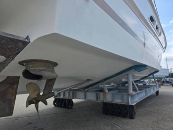 thumb_094045-sea-ray-450-sedan-bridge