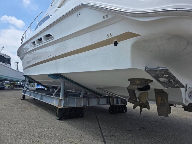 banner_094045-sea-ray-450-sedan-bridge