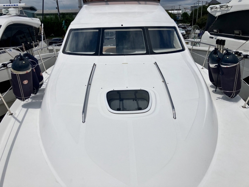 banner_094045-sea-ray-450-sedan-bridge