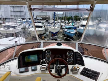 thumb_094045-sea-ray-450-sedan-bridge