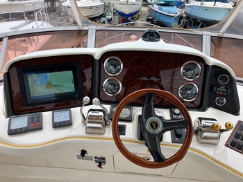 thumb_094045-sea-ray-450-sedan-bridge