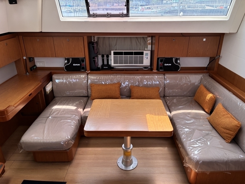 banner_094161-beneteau-sense-50