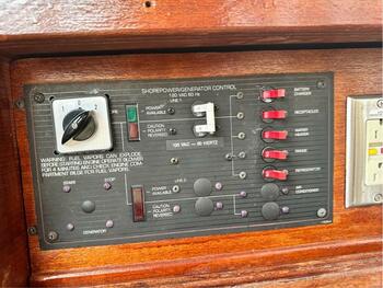 thumb_094261-bayliner-25