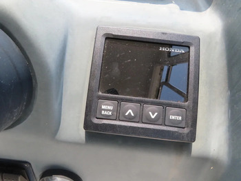 thumb_094355-nissan-joyfisher-23