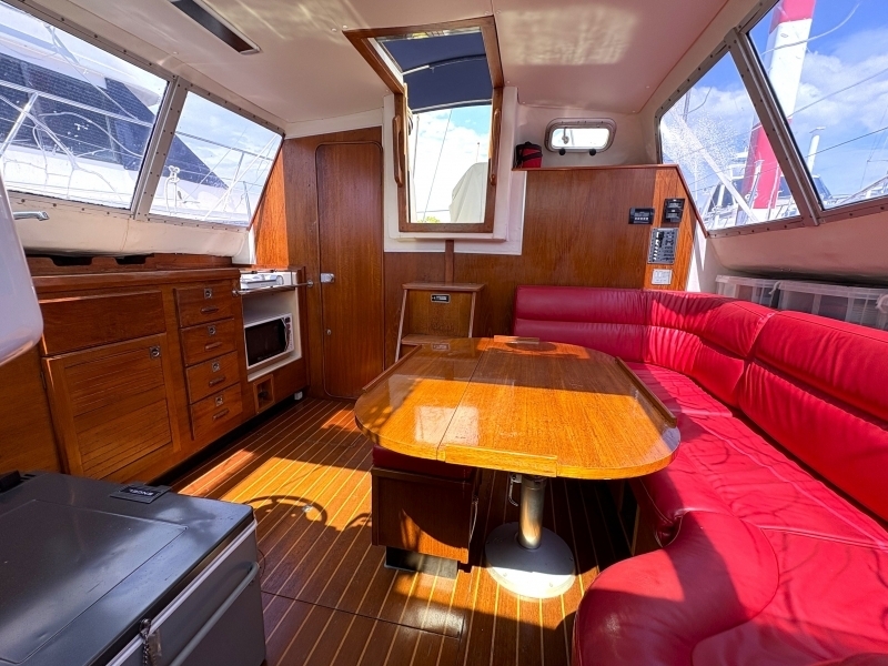 banner_094460-westerly-35-riviera-pilot-house