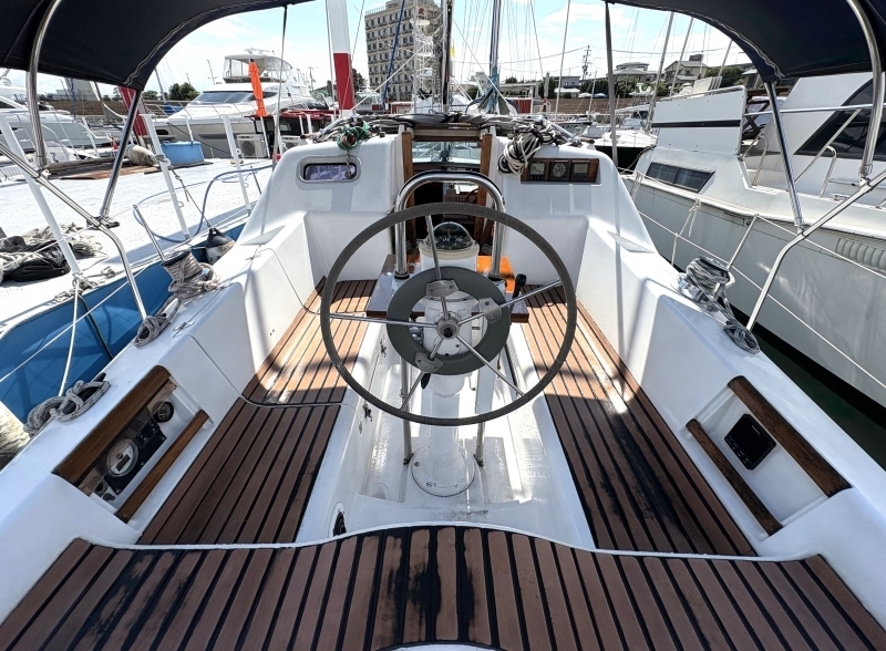 banner_094460-westerly-35-riviera-pilot-house