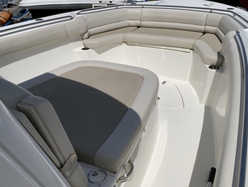 thumb_094649-boston-whaler-330-outrage