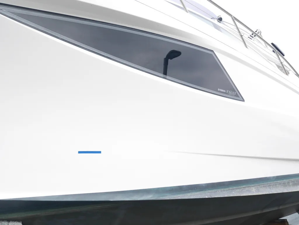 banner_094703-yamaha-exult-36-sport-saloon