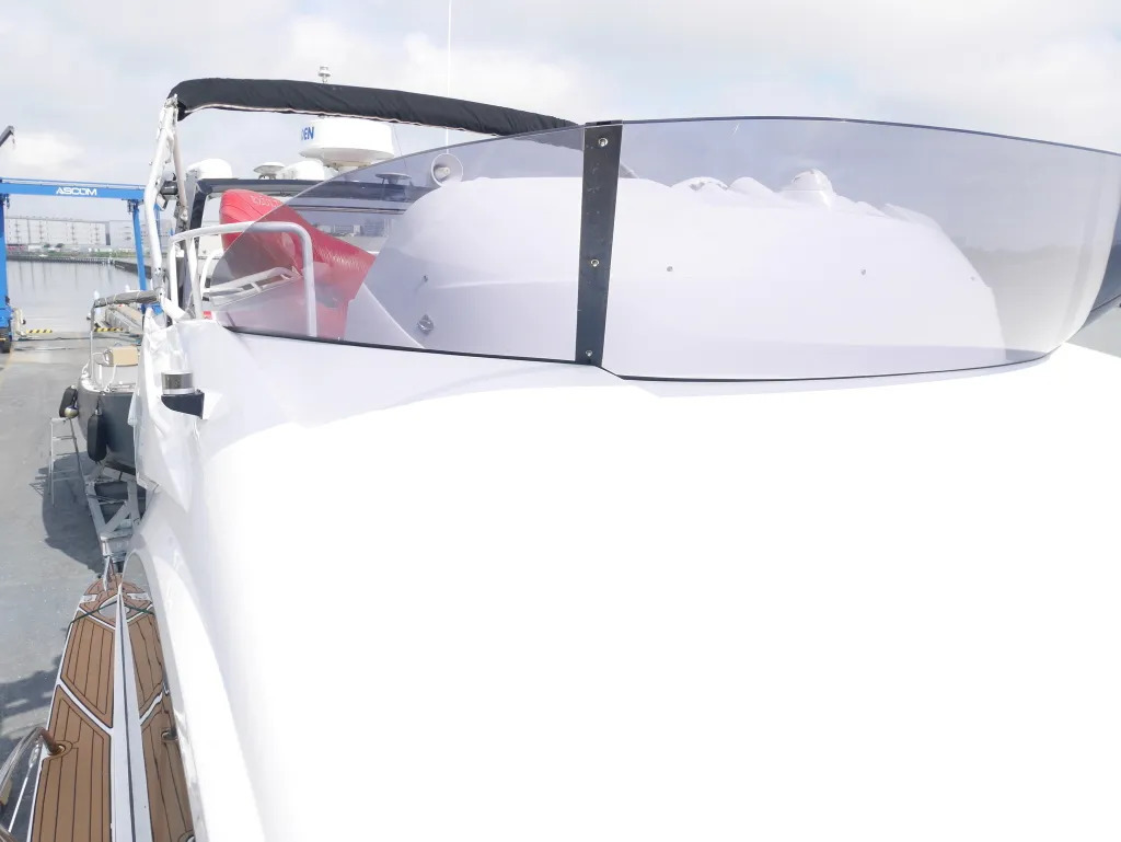 banner_094703-yamaha-exult-36-sport-saloon