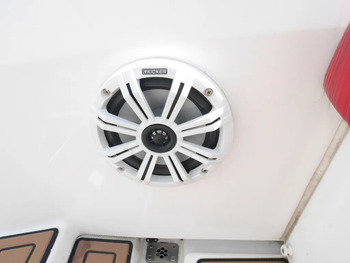 thumb_094703-yamaha-exult-36-sport-saloon
