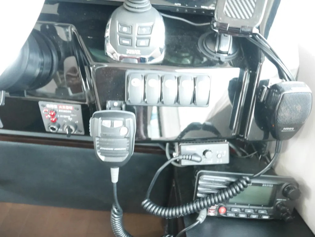 banner_094703-yamaha-exult-36-sport-saloon