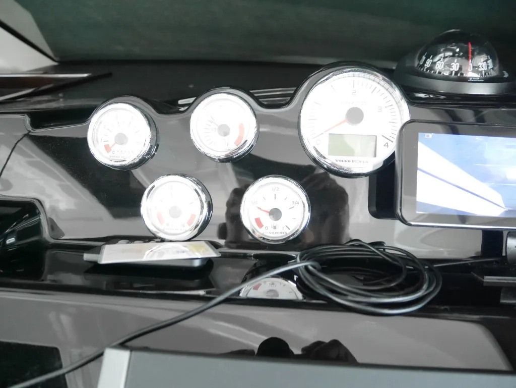 banner_094703-yamaha-exult-36-sport-saloon