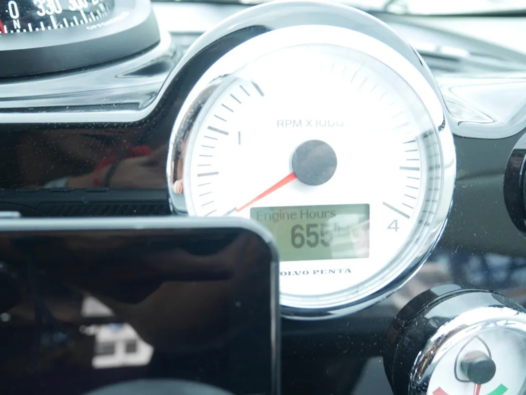 banner_094703-yamaha-exult-36-sport-saloon