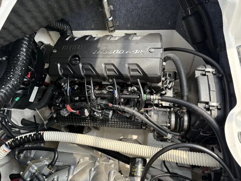 banner_094756-yamaha-ar-242-limited