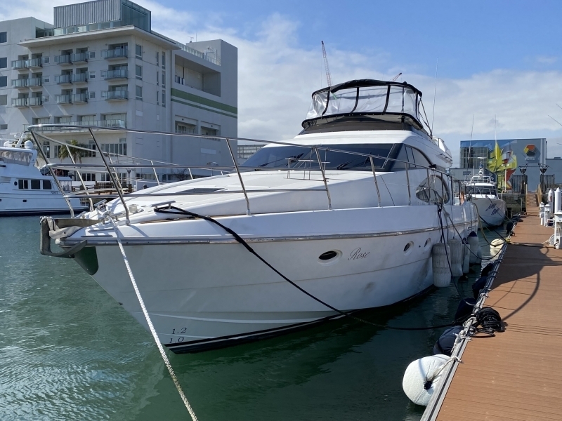 banner_095045-azimut-yachts-58