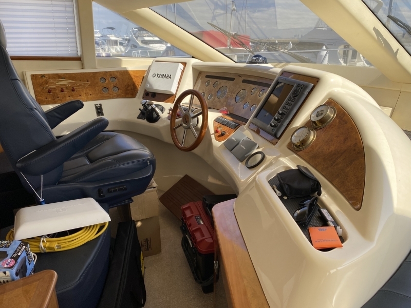 banner_095045-azimut-yachts-58