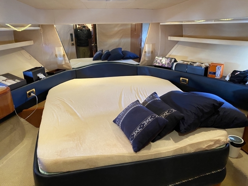 banner_095045-azimut-yachts-58