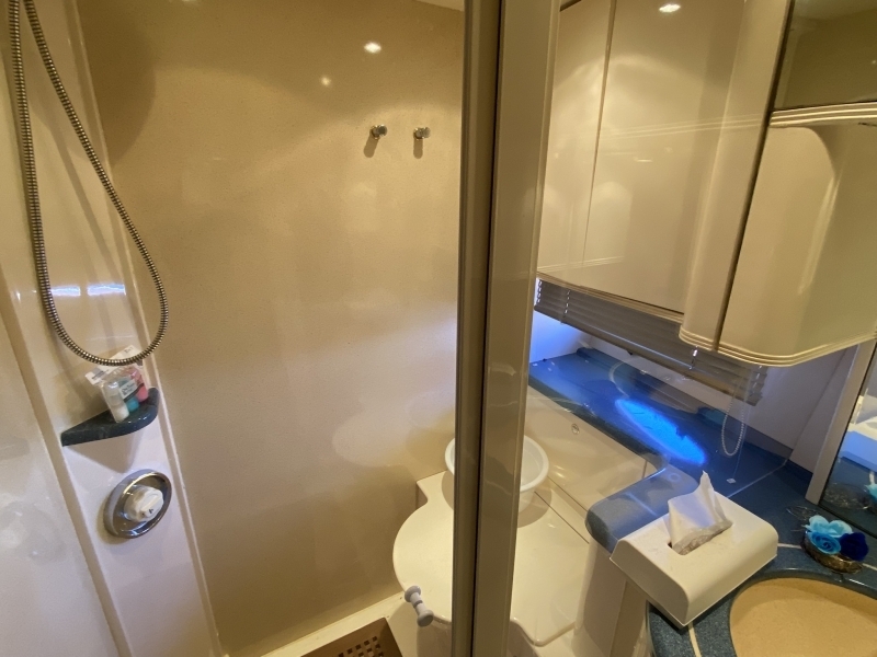 banner_095045-azimut-yachts-58