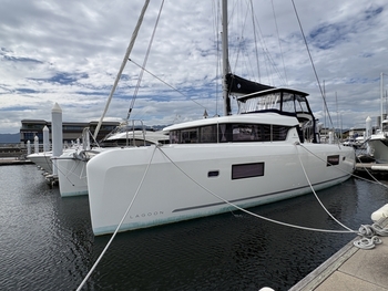 thumb_095557-lagoon-420-catamaran