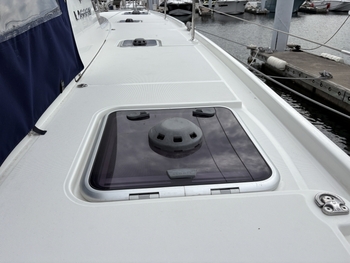 thumb_095557-lagoon-420-catamaran