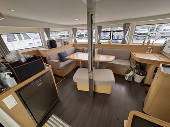 thumb_095557-lagoon-420-catamaran