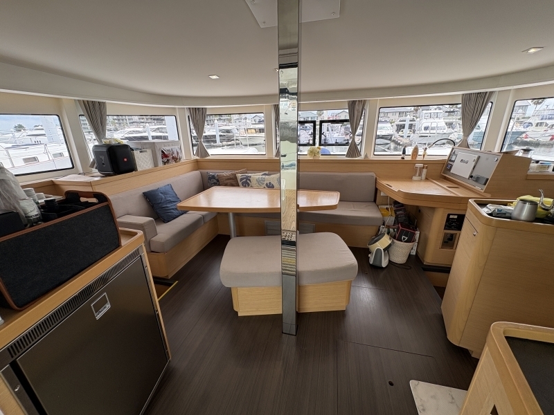 banner_095557-lagoon-420-catamaran
