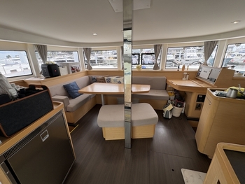 thumb_095557-lagoon-420-catamaran