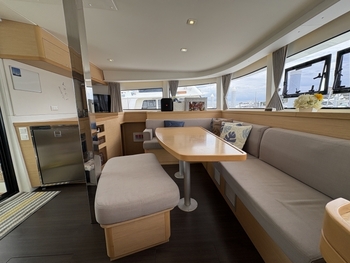thumb_095557-lagoon-420-catamaran