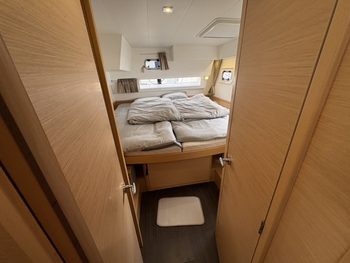 thumb_095557-lagoon-420-catamaran