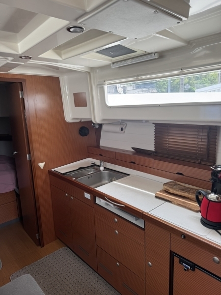 banner_095580-delphia-yachts-1080-escape