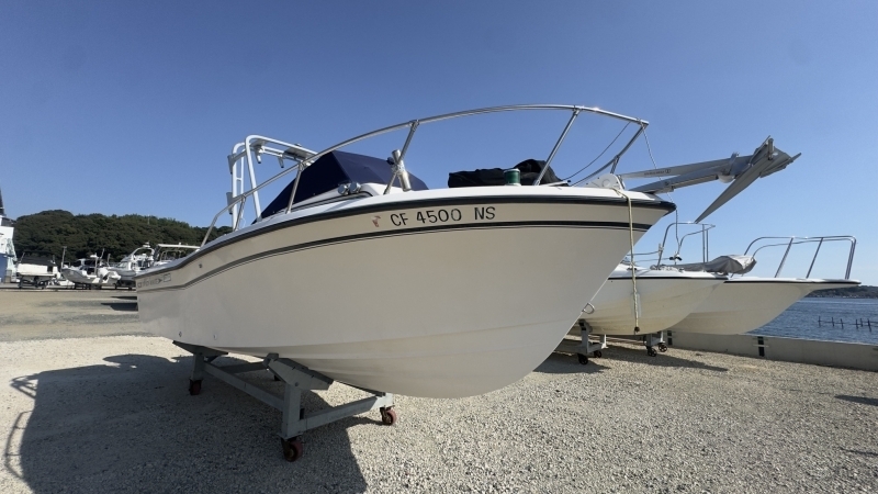banner_095656-grady-white-208-adventure
